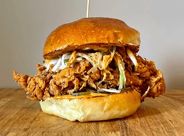 Бургер Умами Бомб тахианы махан бүргер/Umami bomb chicken burger