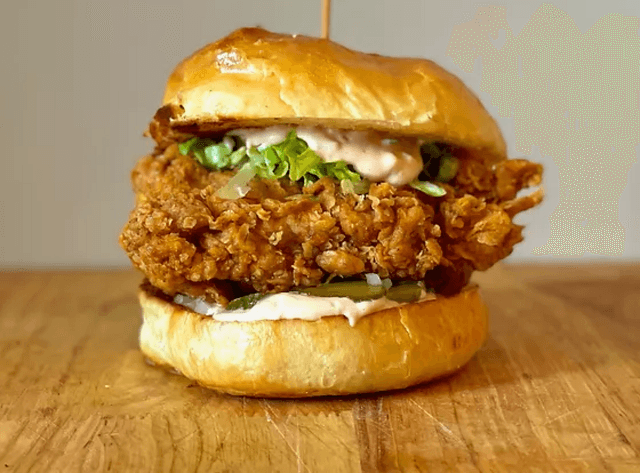 Бургер Макдадди тахианы махан бүргер/Macdaddy chicken burger