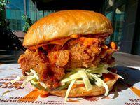 Бургер Дарсан кимчитэй тахианы махан бүргер/ K-Town chicken burger