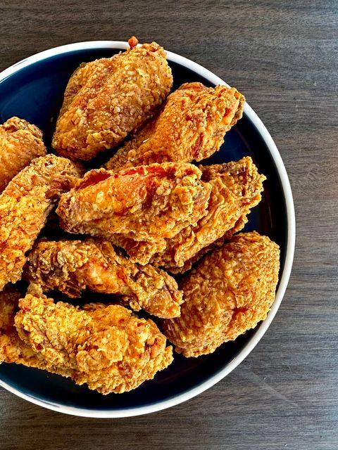 Бүрж шарсан тахианы далавч/Crispy chicken wings