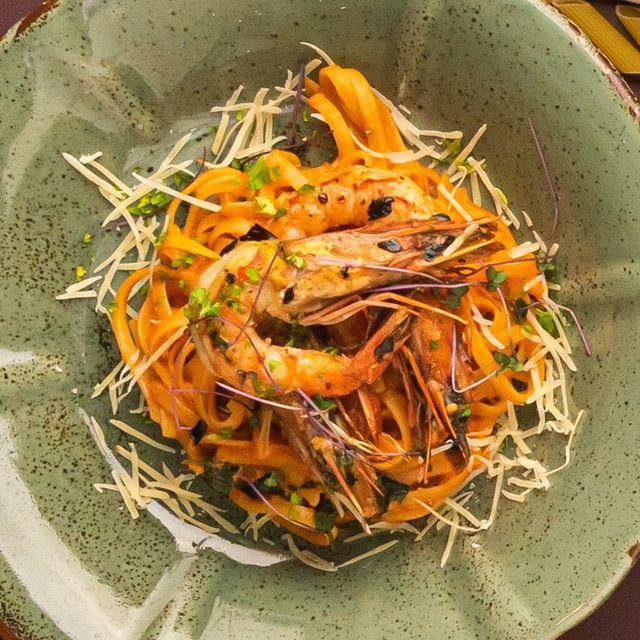 Сам хорхойтой халуун ногоотой паста