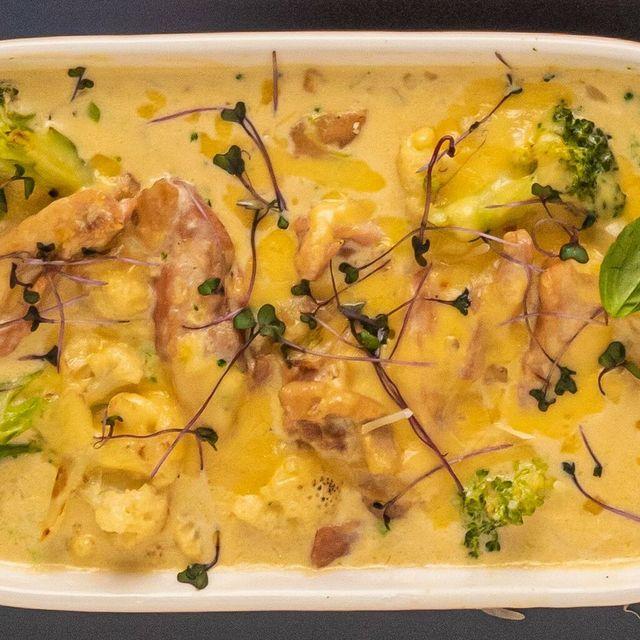 Тахианы мах, цагаан цэцэгт байцаатай кассероле