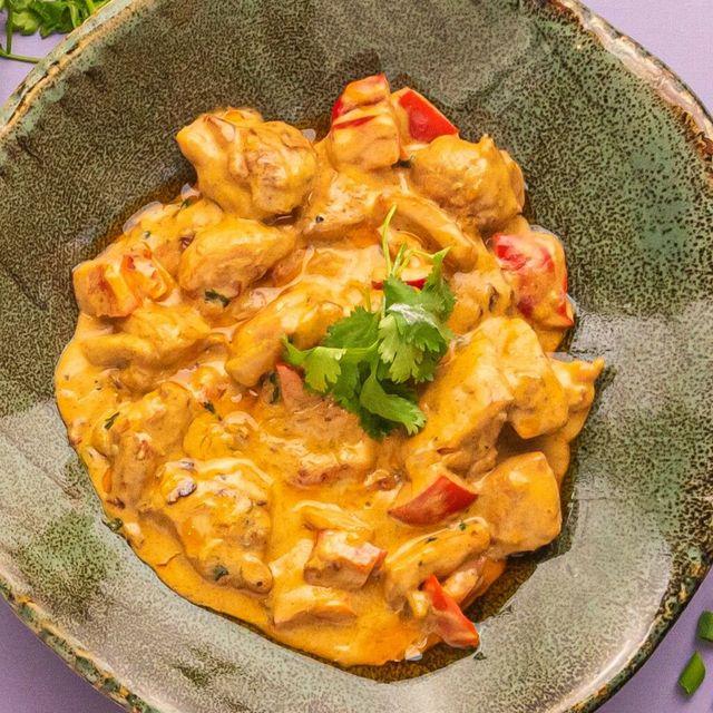 Энэтхэг маягийн цөцгийтэй тахиа