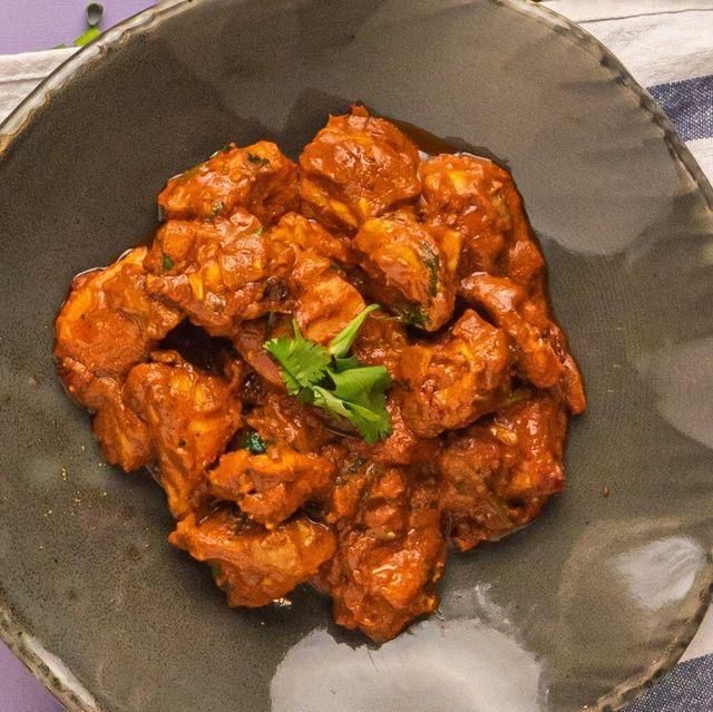 Халуун ногоотой цөцгийтэй тахиа