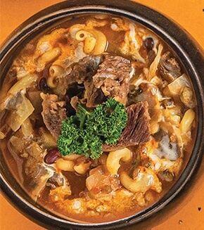 Унгар маягийн үхрийн махтай шөл